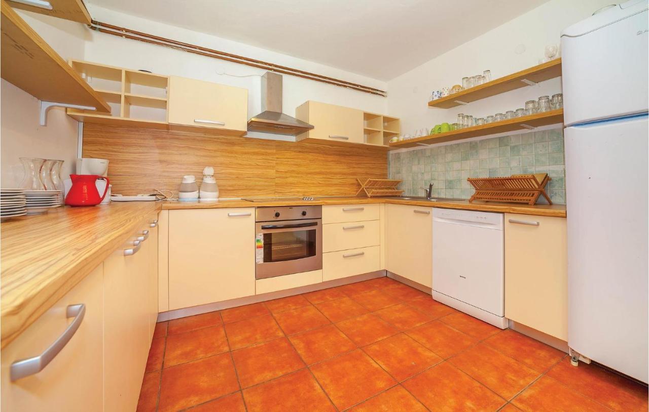 7 Bedroom Pet Friendly Home In Crni Kal Crni Kal  외부 사진