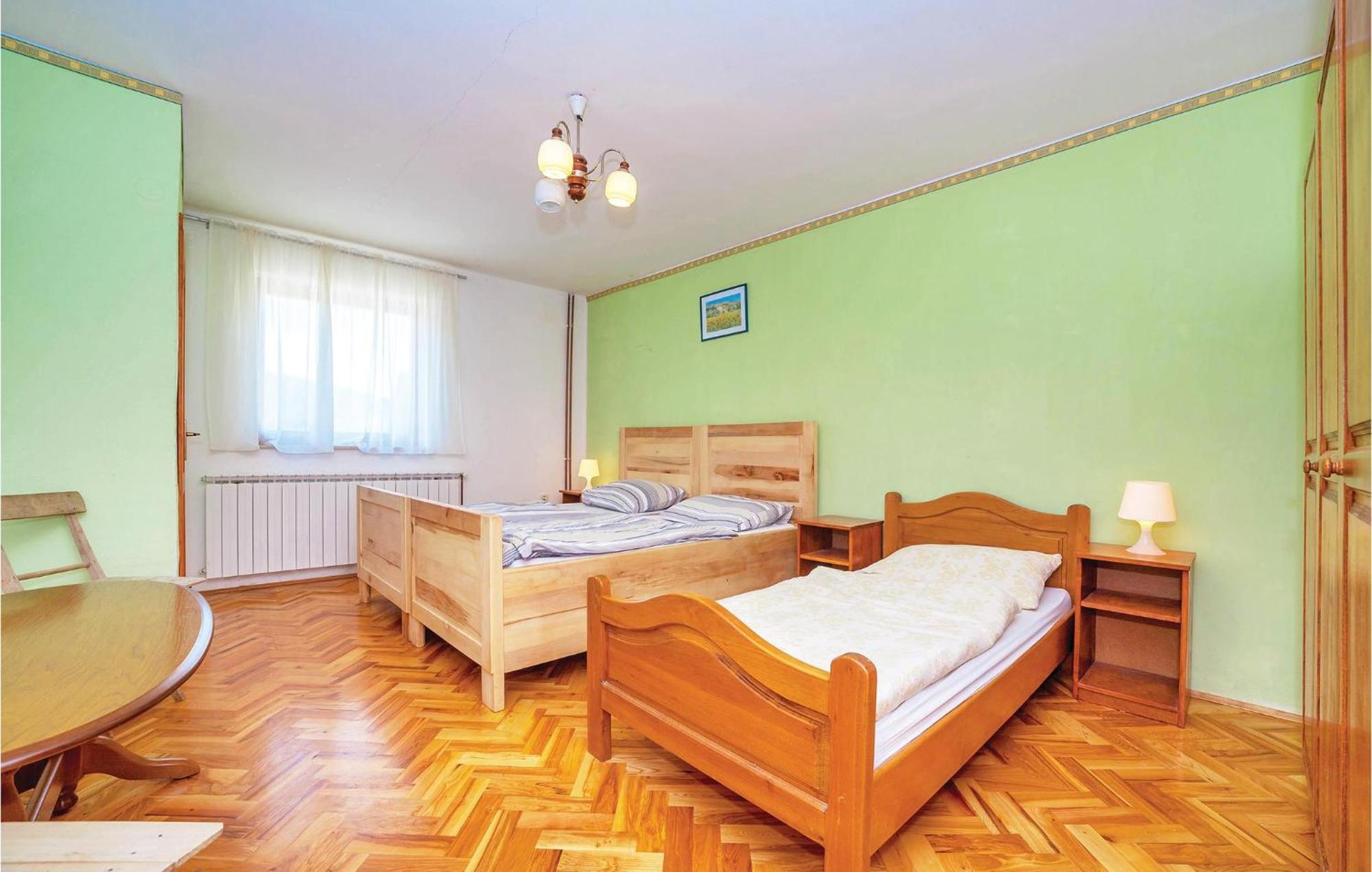 7 Bedroom Pet Friendly Home In Crni Kal Crni Kal  외부 사진