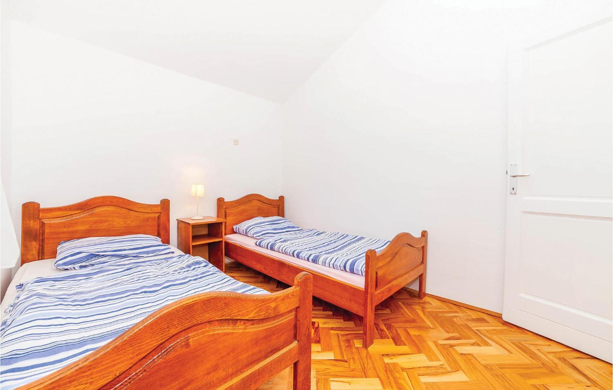 7 Bedroom Pet Friendly Home In Crni Kal Crni Kal  외부 사진
