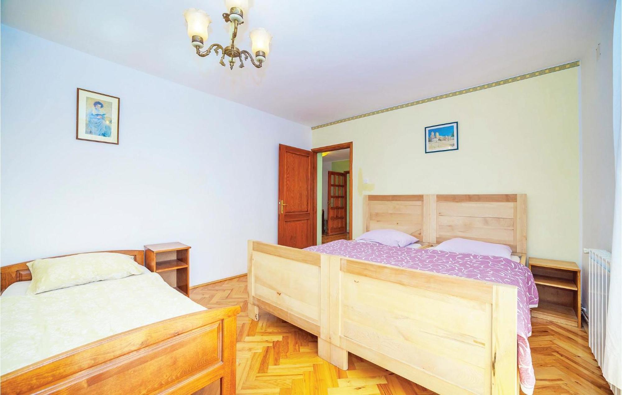 7 Bedroom Pet Friendly Home In Crni Kal Crni Kal  외부 사진