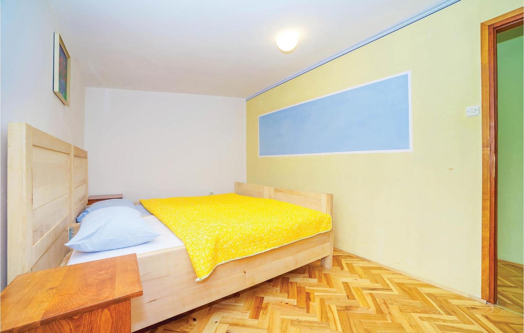 7 Bedroom Pet Friendly Home In Crni Kal Crni Kal  외부 사진